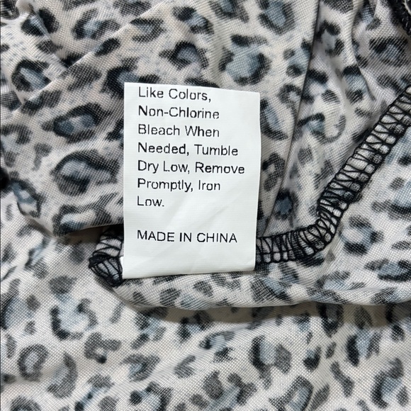 SHEIN Curve- Animal Print Long Sleeve Crop Top- 2XL - Picture 6 of 8